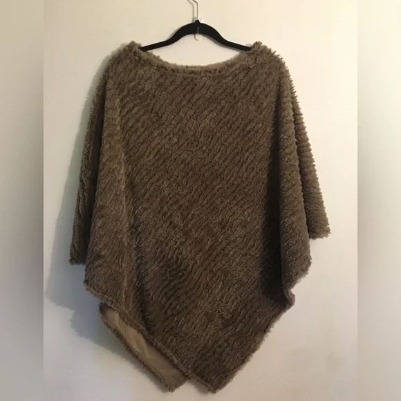 NWT FaDivo New York Sand Textured Poncho: One Size - Picture 1 of 7